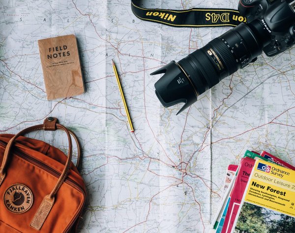 Les Indispensables Accessoires de Voyage pour un Vol Confortable